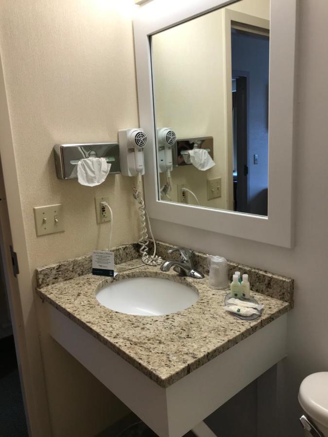 Quality Inn & Suites Prestonsburg Next To Mountain Arts Center المظهر الخارجي الصورة