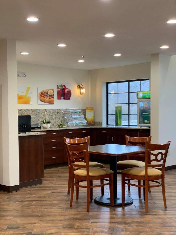 Quality Inn & Suites Prestonsburg Next To Mountain Arts Center المظهر الخارجي الصورة